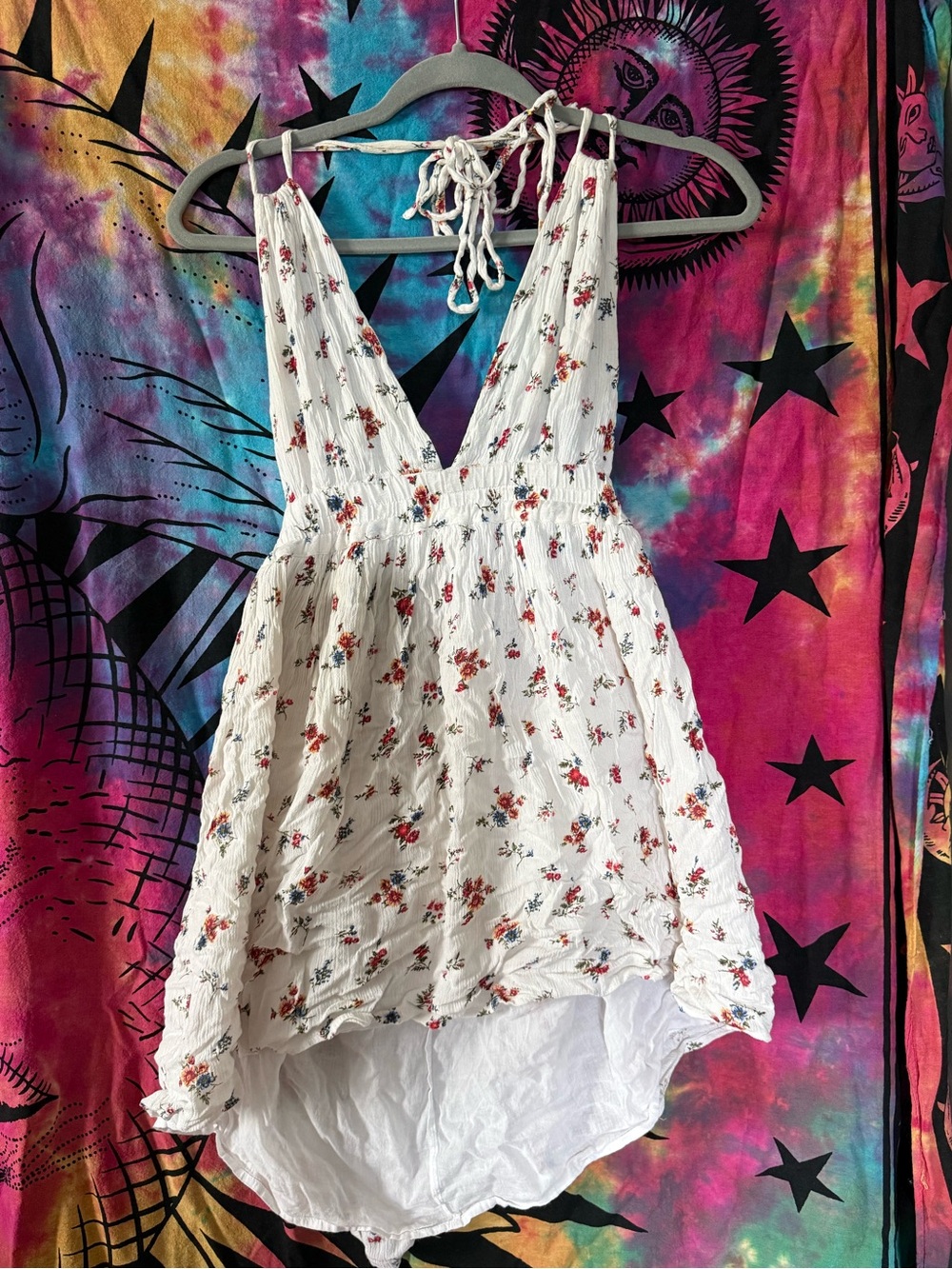 Forever 21 White Floral V-Neck Tie-Back Camisole
